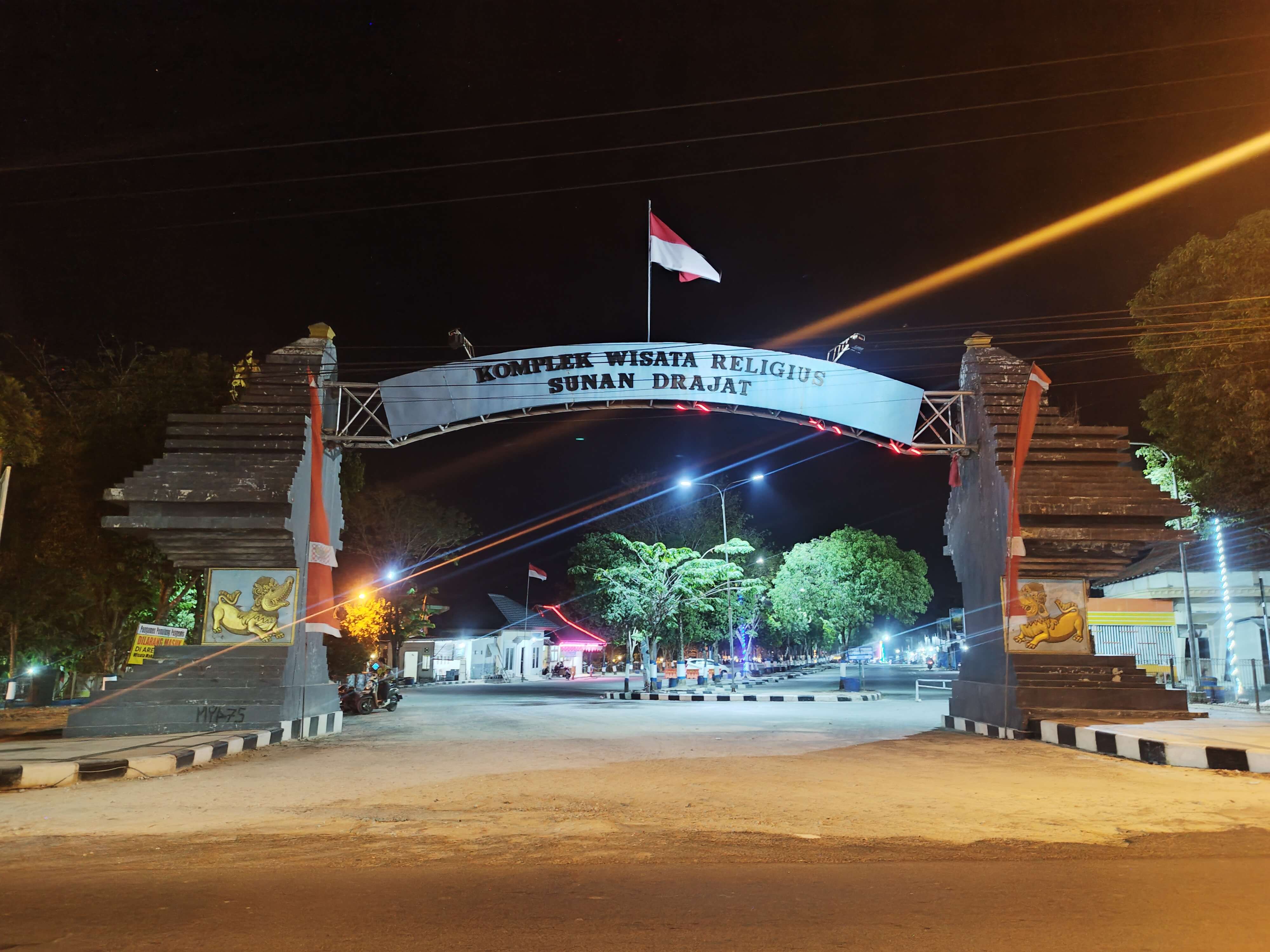 Gapura Makam Sunan Drajat